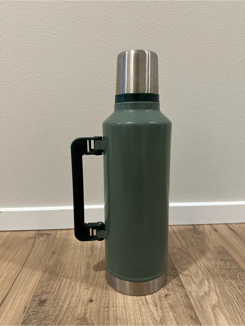 Stanley Thermos Legendary Classic Green Insulated Vacuum 2.5qt Bottle USA Made - Picture 2 of 6